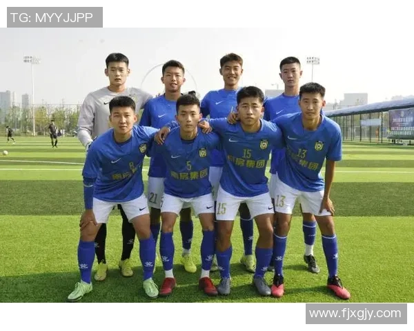 南京足球队在杯赛积分榜上以60分稳居第一名展现强劲实力