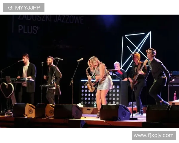 长沙足球明星赛盛况空前罗纳尔多亲临助阵点燃激情之夜